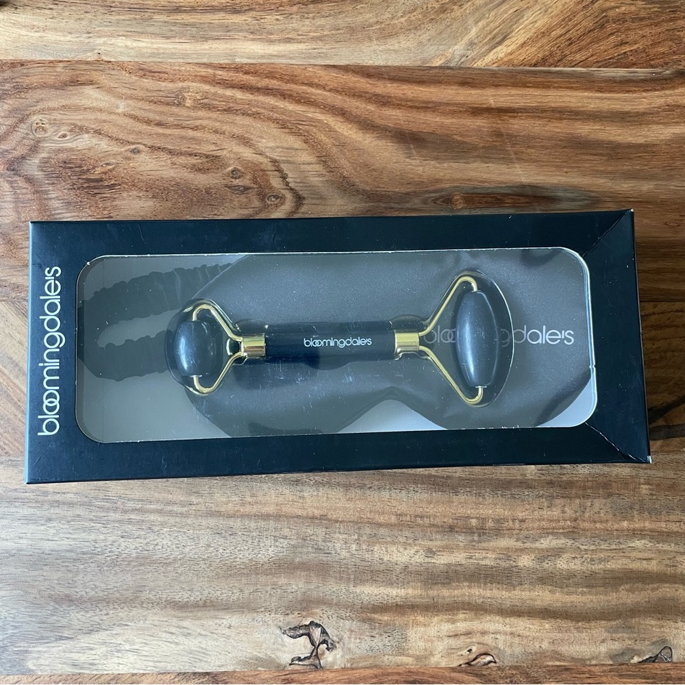 NWT Bloomingdale’s Silky Sleep Mask and Facial Roller